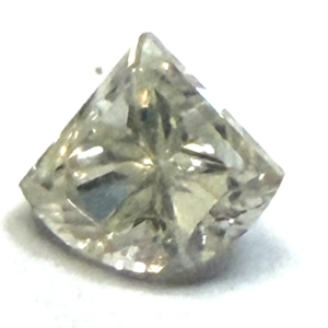 Fan-Shaped White Brilliant Cut 0.66CT