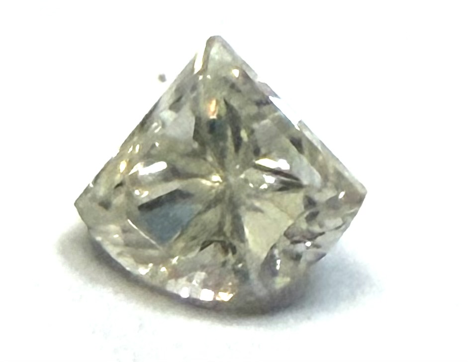 Fan-Shaped White Brilliant Cut 0.66CT