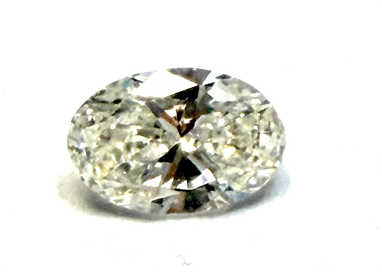 Oval Brilliant CUT White I/VS Color 0.38ct